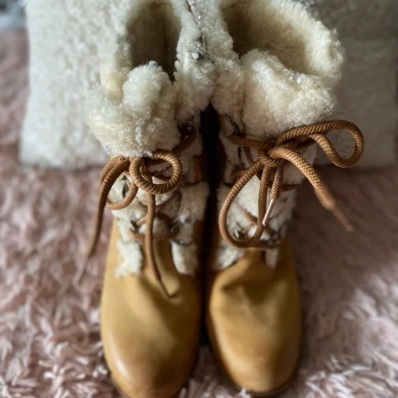 Sorel Wedge Boots, size 9, brand new, never been worn - Picture 3 of 6